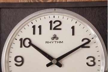 アンティーク雑貨　RHYTHM(リズム時計工業)　スリースター　ゼンマイ式　昭和レトロな雰囲気が魅力的な掛け時計(振り子時計、柱時計)