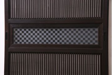 和製アンティーク　当店オリジナルガラス入り　裏障子付き　市松模様のガラスがモダンな印象与える格子戸1枚(ガラス帯戸、引き戸、建具)