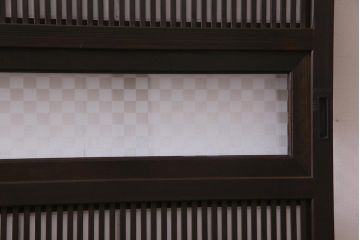 和製アンティーク　当店オリジナルガラス入り　裏障子付き　市松模様のガラスがモダンな印象与える格子戸1枚(ガラス帯戸、引き戸、建具)