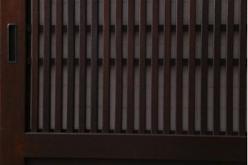 和製アンティーク　ケヤキ・杉材　堅牢な雰囲気が漂う障子帯戸2枚セット(板戸、引き戸、建具)(R-035992)