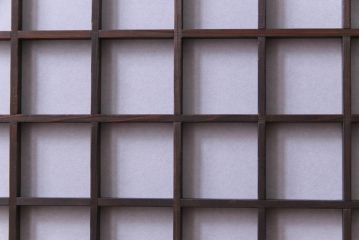 和製アンティーク　ケヤキ・杉材　堅牢な雰囲気が漂う障子帯戸2枚セット(板戸、引き戸、建具)(R-035992)