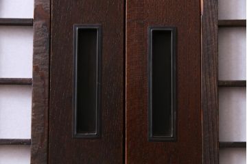 和製アンティーク　ケヤキ・杉材　堅牢な雰囲気が漂う障子帯戸2枚セット(板戸)(1)
