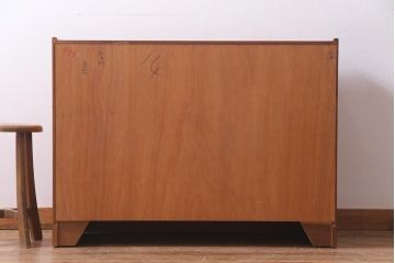ヴィンテージ家具　イギリスビンテージ　nathan社(ネイサン)　チーク材　十字の扉が目を引くリビングボード(収納棚)