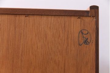 ヴィンテージ家具　イギリスビンテージ　nathan社(ネイサン)　チーク材　十字の扉が目を引くリビングボード(収納棚)