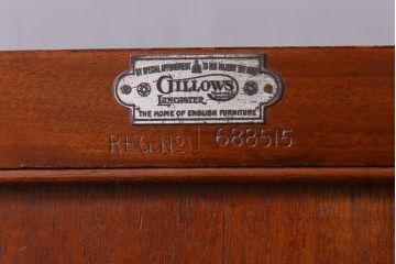 アンティーク家具　イギリスアンティーク　WARING&GILLOW(ワーリングギロー)社製　マホガニー材　大きく曲がった猫脚が目を引くキャビネット(収納棚、サイドボード)