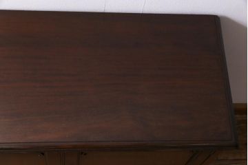 アンティーク家具　イギリスアンティーク　WARING&GILLOW(ワーリングギロー)社製　マホガニー材　大きく曲がった猫脚が目を引くキャビネット(収納棚、サイドボード)