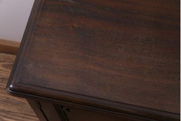 アンティーク家具　イギリスアンティーク　WARING&GILLOW(ワーリングギロー)社製　マホガニー材　大きく曲がった猫脚が目を引くキャビネット(収納棚、サイドボード)