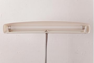 中古　シンプルモダンな東芝蛍光灯明規スタンドFO-5518(デスクライト)