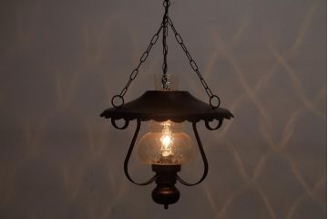 イギリスアンティーク　アイアン製　ガラスを通した光がおしゃれなハンギングランプ(吊り下げ照明)(1)