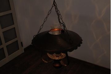 イギリスアンティーク　アイアン製　ガラスを通した光がおしゃれなハンギングランプ(吊り下げ照明)(1)