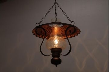 イギリスアンティーク　アイアン製　ガラスを通した光がおしゃれなハンギングランプ(吊り下げ照明)(1)