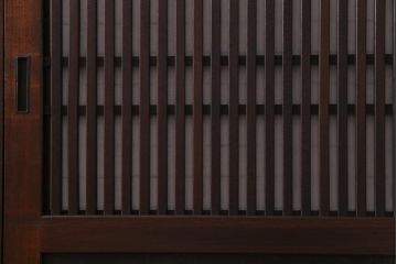 和製アンティーク　ケヤキ・杉材　堅牢な雰囲気が漂う障子帯戸2枚セット(板戸、引き戸、建具)(R-035999)
