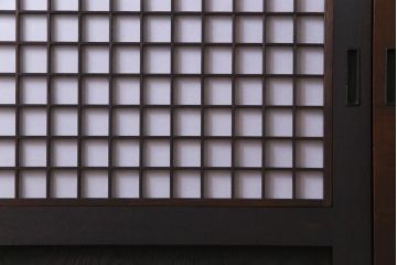 和製アンティーク　ケヤキ・杉材　堅牢な雰囲気が漂う障子帯戸2枚セット(板戸、引き戸、建具)(R-035999)