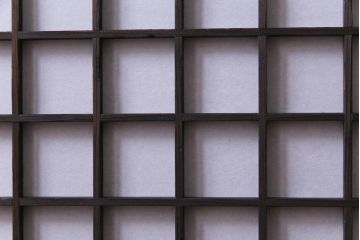 和製アンティーク　ケヤキ・杉材　堅牢な雰囲気が漂う障子帯戸2枚セット(板戸、引き戸、建具)(R-035999)