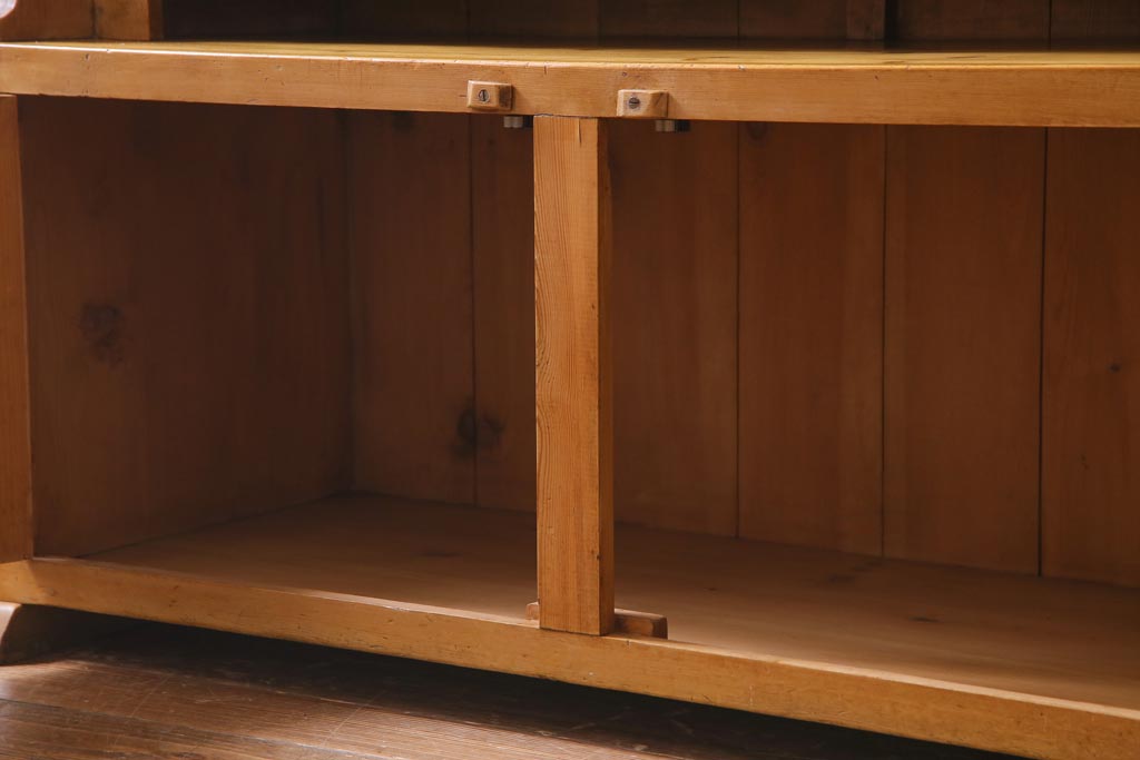 アンティーク家具　パイン材　カントリースタイルにぴったりのアンティークキッチンキャビネット(カップボード、重ね食器棚、収納棚)