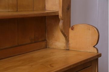 アンティーク家具　パイン材　カントリースタイルにぴったりのアンティークキッチンキャビネット(カップボード、重ね食器棚、収納棚)