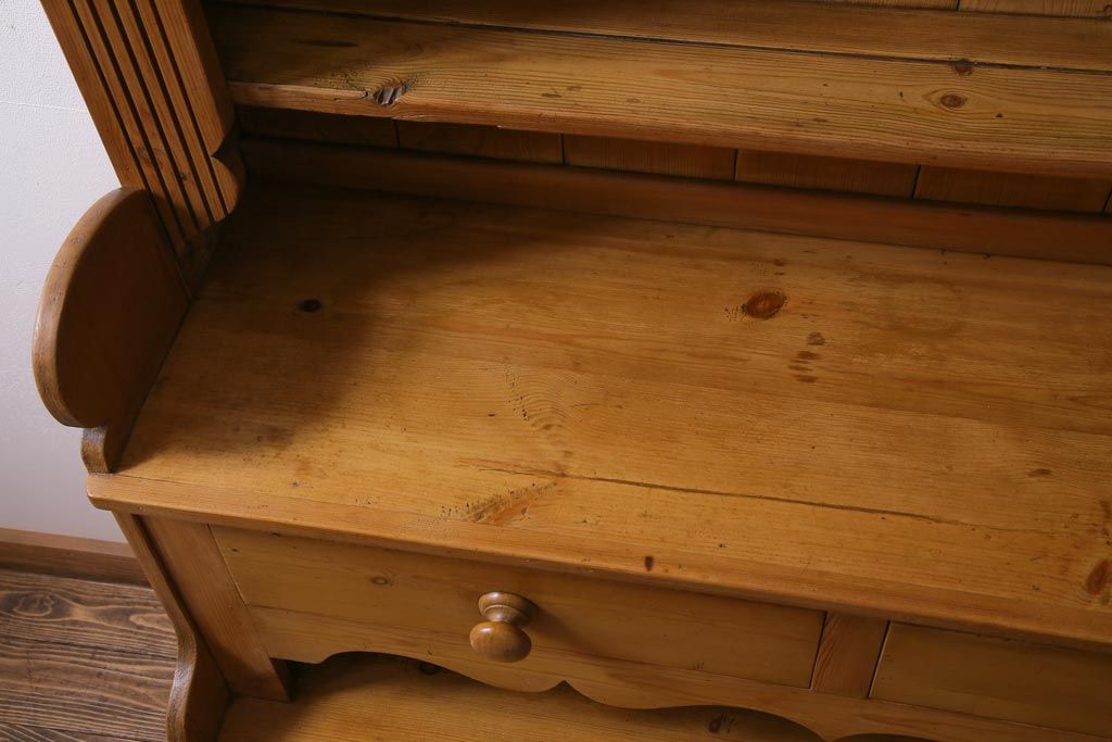 アンティーク家具　パイン材　カントリースタイルにぴったりのアンティークキッチンキャビネット(カップボード、重ね食器棚、収納棚)