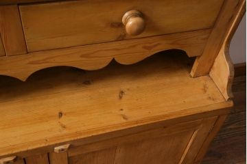 アンティーク家具　パイン材　カントリースタイルにぴったりのアンティークキッチンキャビネット(カップボード、重ね食器棚、収納棚)