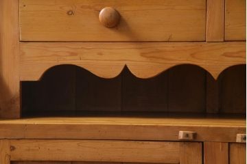 アンティーク家具　パイン材　カントリースタイルにぴったりのアンティークキッチンキャビネット(カップボード、重ね食器棚、収納棚)