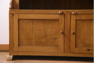 アンティーク家具　パイン材　カントリースタイルにぴったりのアンティークキッチンキャビネット(カップボード、重ね食器棚、収納棚)