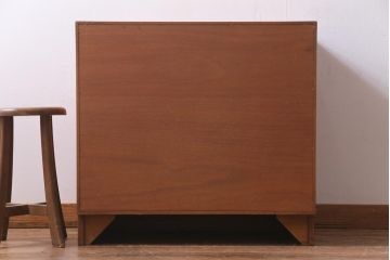 ヴィンテージ家具　イギリスビンテージ　チーク材　取っ手がアクセントのチェスト(引き出し)