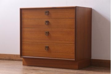 ヴィンテージ家具　イギリスビンテージ　チーク材　取っ手がアクセントのチェスト(引き出し)