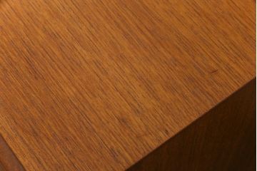 ヴィンテージ家具　イギリスビンテージ　チーク材　取っ手がアクセントのチェスト(引き出し)