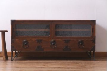 アンティーク家具　和製アンティーク　鉄脚　前面ケヤキ材　二本松箪笥をリメイクしたテレビ台(ローボード)
