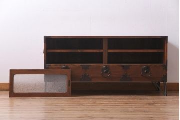 アンティーク家具　和製アンティーク　鉄脚　前面ケヤキ材　二本松箪笥をリメイクしたテレビ台(ローボード)