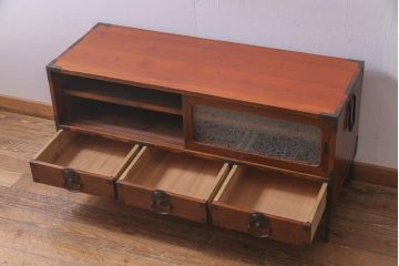 アンティーク家具　和製アンティーク　鉄脚　前面ケヤキ材　二本松箪笥をリメイクしたテレビ台(ローボード)