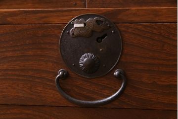 アンティーク家具　和製アンティーク　鉄脚　前面ケヤキ材　二本松箪笥をリメイクしたテレビ台(ローボード)