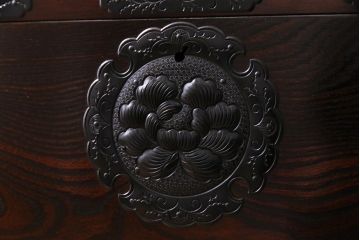 中古美品　脚付きリメイク　岩谷堂箪笥　別注みちのく8号　観音開き扉が目を惹く整理タンス(衣装箪笥、収納棚)