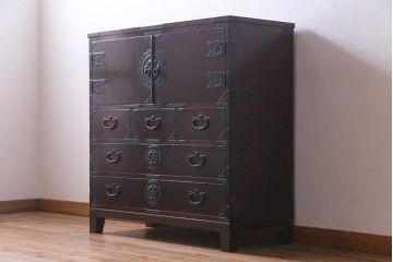 中古美品　脚付きリメイク　岩谷堂箪笥　別注みちのく8号　観音開き扉が目を惹く整理タンス(衣装箪笥、収納棚)