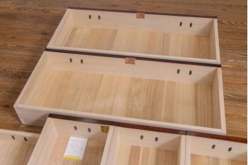中古美品　脚付きリメイク　岩谷堂箪笥　別注みちのく8号　観音開き扉が目を惹く整理タンス(衣装箪笥、収納棚)