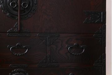 中古美品　脚付きリメイク　岩谷堂箪笥　別注みちのく8号　観音開き扉が目を惹く整理タンス(衣装箪笥、収納棚)