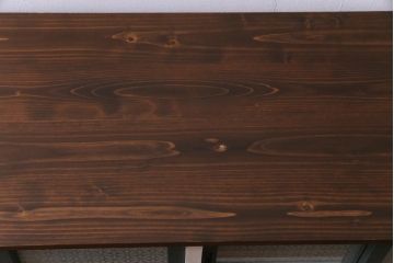 アンティーク家具　リメイク　当店オリジナルガラス　天板・脚付き　ナチュラルカラーが魅力のペイントリビングボード(テレビ台、収納棚)