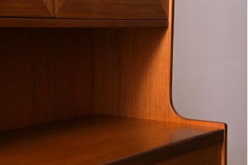 イギリスビンテージ　チーク材　北欧家具ならではの温かみが魅力的なサイドボード(収納棚、カップボード、リビングボード)