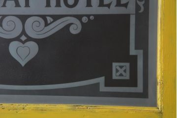 フランスビンテージ　レトロポップなイエローカラーのペイントドア(扉、建具)