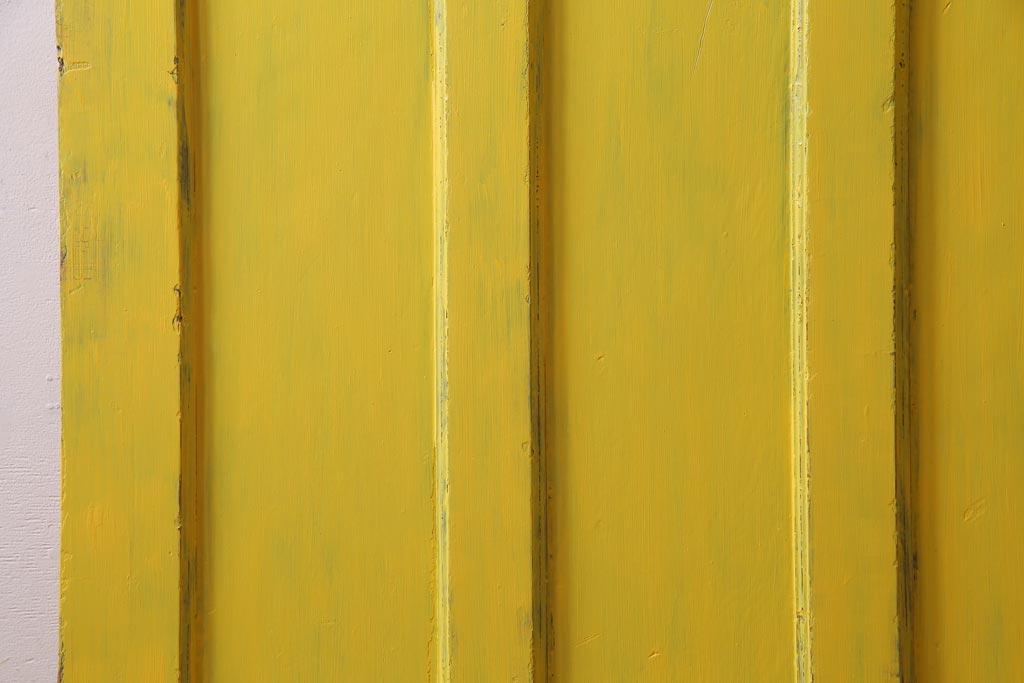 フランスビンテージ　レトロポップなイエローカラーのペイントドア(扉、建具)