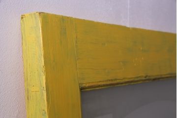フランスビンテージ　レトロポップなイエローカラーのペイントドア(扉、建具)