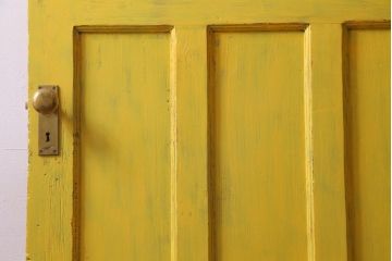 フランスビンテージ　レトロポップなイエローカラーのペイントドア(扉、建具)