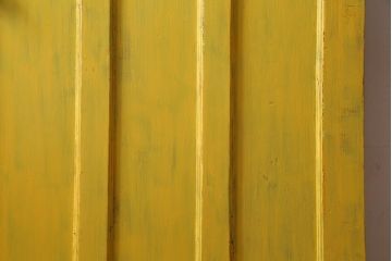 フランスビンテージ　レトロポップなイエローカラーのペイントドア(扉、建具)