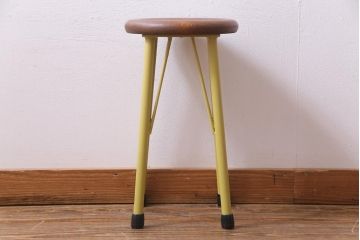 ラフジュ工房オリジナル　スモーキーイエロー　アイアンレッグのペイントが可愛らしい丸スツール(チェア、椅子)