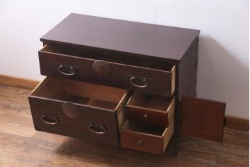 アンティーク家具　和製アンティーク　鉄脚付リメイク　赤みがかった色合いが風格を漂わせる箪笥リビングボード(ローボード、引き出し、アンティークチェスト)