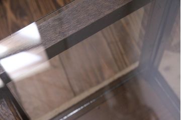 アンティーク家具　和製アンティーク　ナラ材　彫りが目を引く大正ロマンなガラスケース(ショーケース、卓上陳列棚)