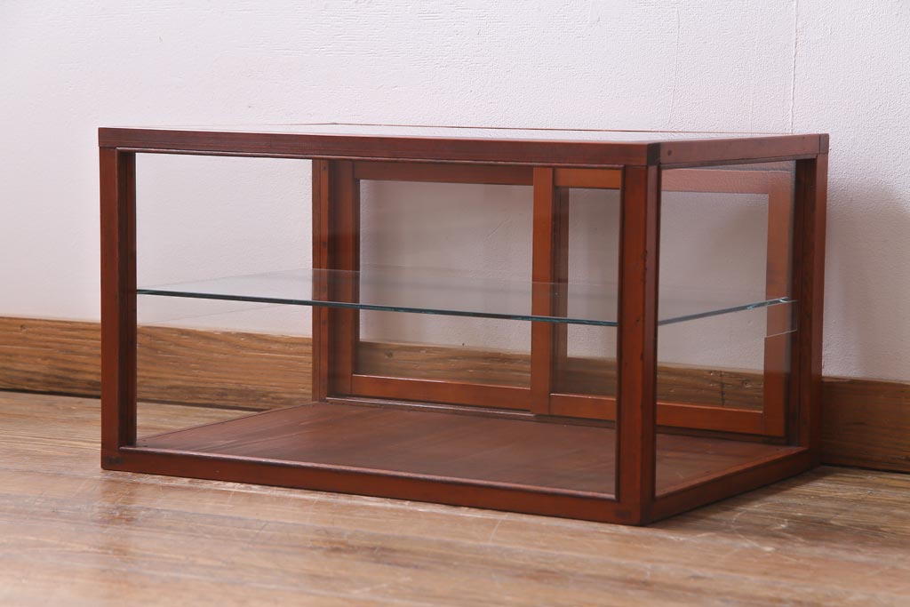 レトロ家具　和製アンティーク　レトロな雰囲気を盛り上げる小振りなガラスケース(ショーケース、卓上陳列棚)