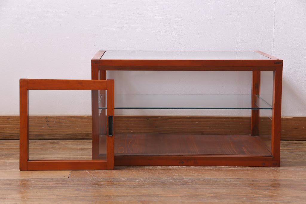 レトロ家具　和製アンティーク　レトロな雰囲気を盛り上げる小振りなガラスケース(ショーケース、卓上陳列棚)