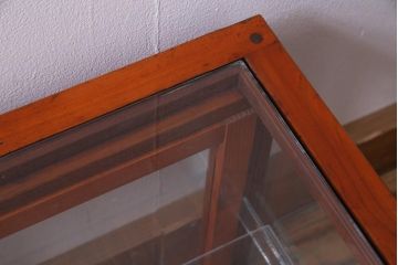 レトロ家具　和製アンティーク　レトロな雰囲気を盛り上げる小振りなガラスケース(ショーケース、卓上陳列棚)