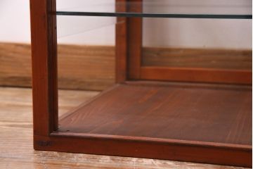 レトロ家具　和製アンティーク　レトロな雰囲気を盛り上げる小振りなガラスケース(ショーケース、卓上陳列棚)
