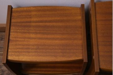 ヴィンテージ家具　北欧ビンテージ　チーク材　コンパクトな佇まいのネストテーブル(サイドテーブル)